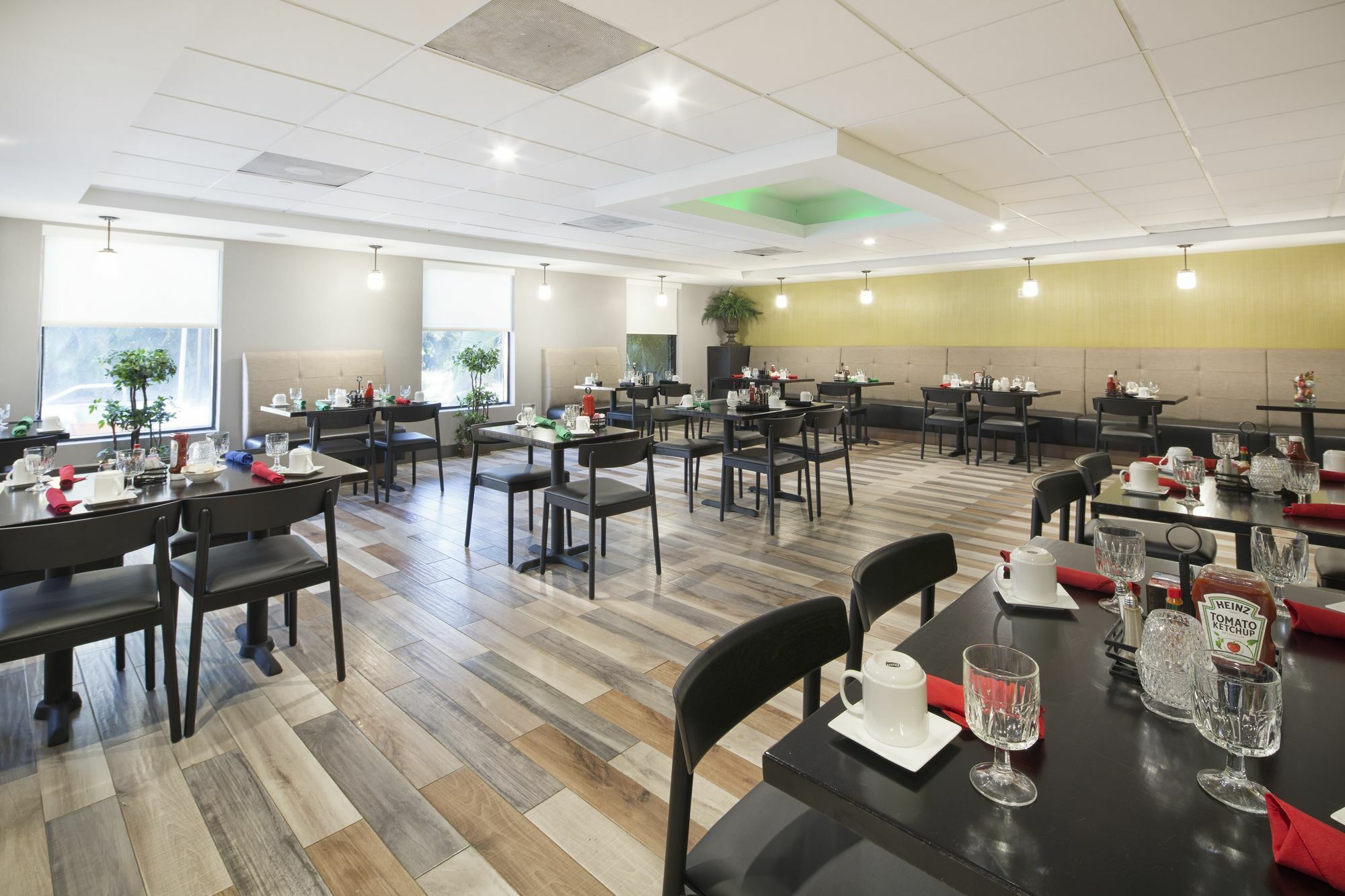 Holiday Inn Melbourne-Viera Conference Ctr By Ihg Exterior photo